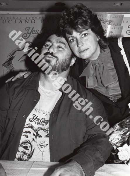 Luciano Pararotti and wife, Adua, 1982, NY.jpg